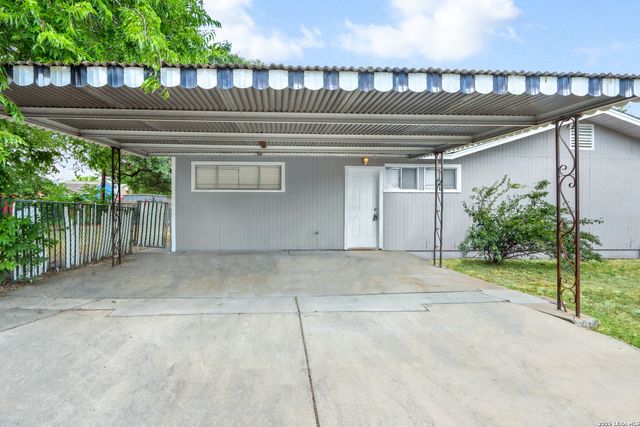 343 Blaze Ave, San Antonio, TX 78218