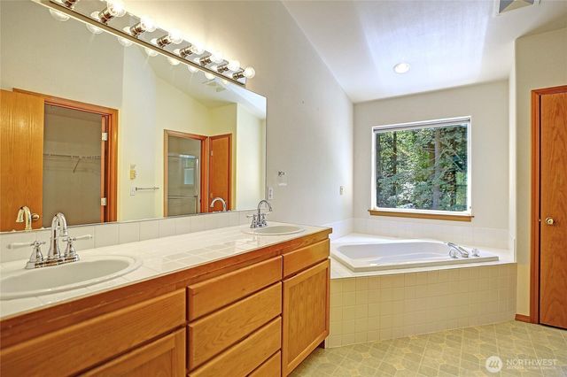 2289 Moody Lane, Camano Island, WA 98282