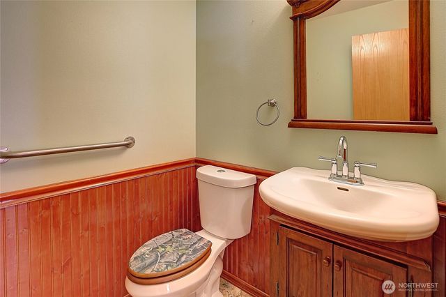 2289 Moody Lane, Camano Island, WA 98282