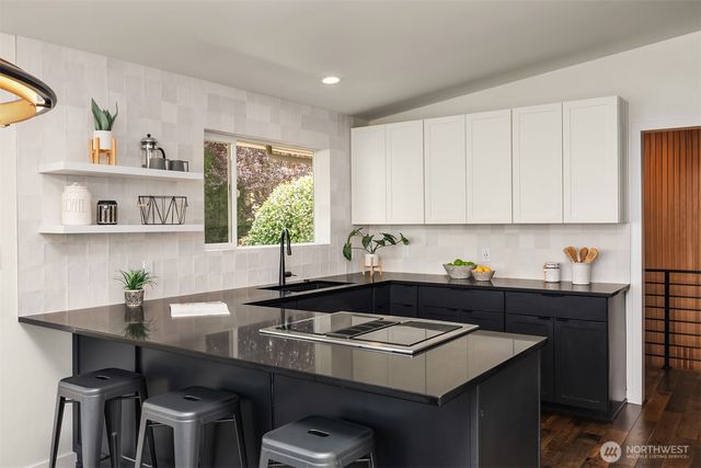 7136 S Sunnycrest Road, Seattle, WA 98178