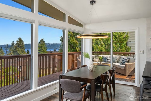 7136 S Sunnycrest Road, Seattle, WA 98178