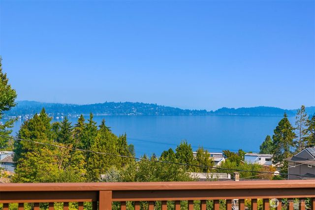 7136 S Sunnycrest Road, Seattle, WA 98178