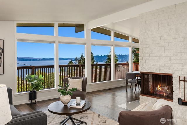 7136 S Sunnycrest Road, Seattle, WA 98178