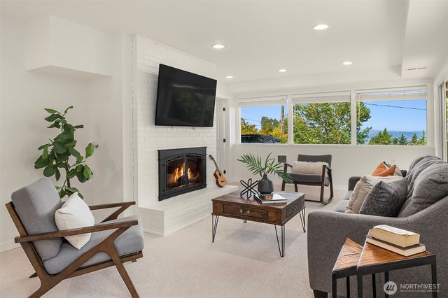 7136 S Sunnycrest Road, Seattle, WA 98178