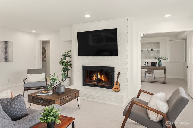 7136 S Sunnycrest Road, Seattle, WA 98178