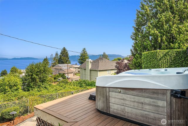 7136 S Sunnycrest Road, Seattle, WA 98178