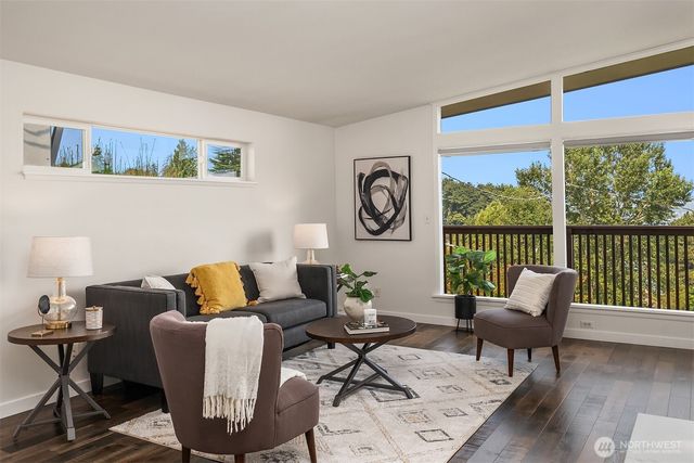 7136 S Sunnycrest Road, Seattle, WA 98178