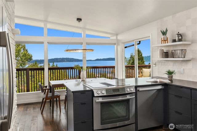 7136 S Sunnycrest Road, Seattle, WA 98178