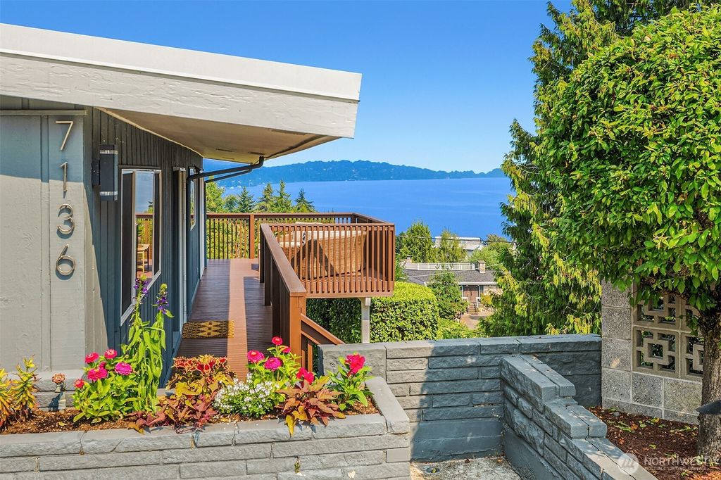 7136 S Sunnycrest Road, Seattle, WA 98178
