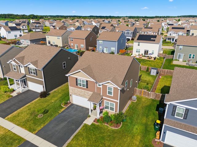 1609 Emma Lane, Hampshire, IL 60140