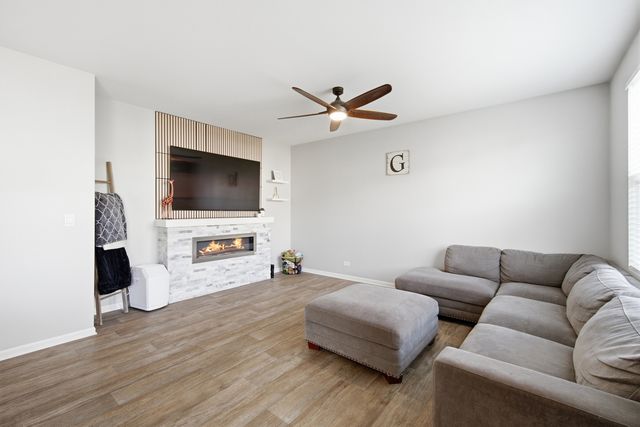 1609 Emma Lane, Hampshire, IL 60140
