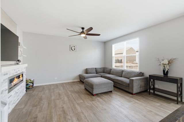 1609 Emma Lane, Hampshire, IL 60140