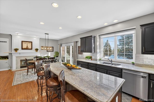 16224 Oak Forest Court W, Northville Township, MI 48168