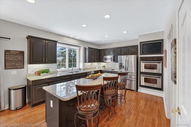 16224 Oak Forest Court W, Northville Township, MI 48168