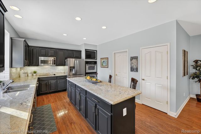 16224 Oak Forest Court W, Northville Township, MI 48168