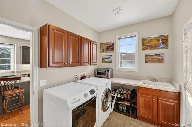 16224 Oak Forest Court W, Northville Township, MI 48168