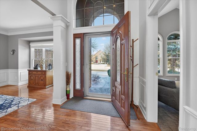 16224 Oak Forest Court W, Northville Township, MI 48168