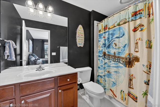 16224 Oak Forest Court W, Northville Township, MI 48168