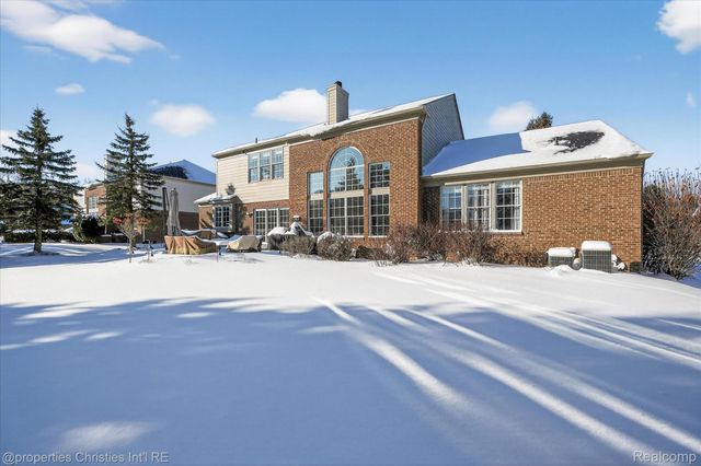 16224 Oak Forest Court W, Northville Township, MI 48168