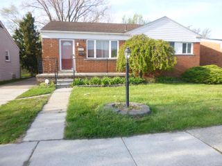 21616 Lanse Street, Saint Clair Shores, MI 48081