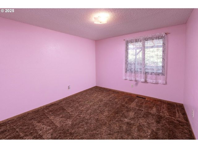 92433 Ward Creek Ln, Myrtle Point, OR 97458