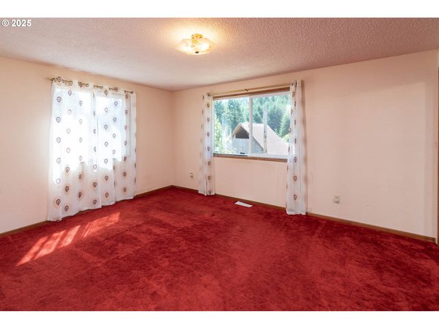 92433 Ward Creek Ln, Myrtle Point, OR 97458