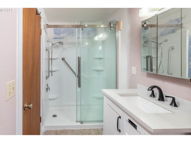 92433 Ward Creek Ln, Myrtle Point, OR 97458