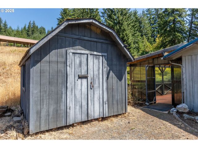 92433 Ward Creek Ln, Myrtle Point, OR 97458