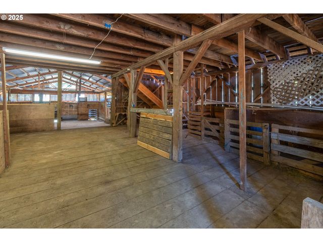 92433 Ward Creek Ln, Myrtle Point, OR 97458