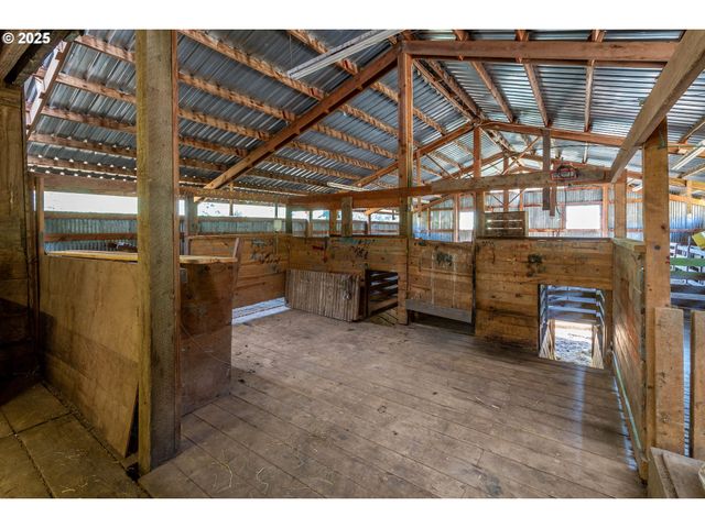 92433 Ward Creek Ln, Myrtle Point, OR 97458