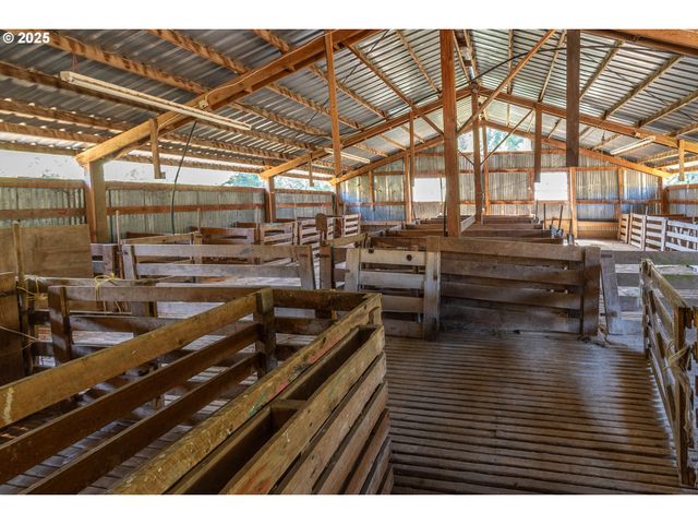 92433 Ward Creek Ln, Myrtle Point, OR 97458