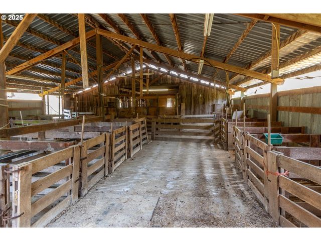 92433 Ward Creek Ln, Myrtle Point, OR 97458