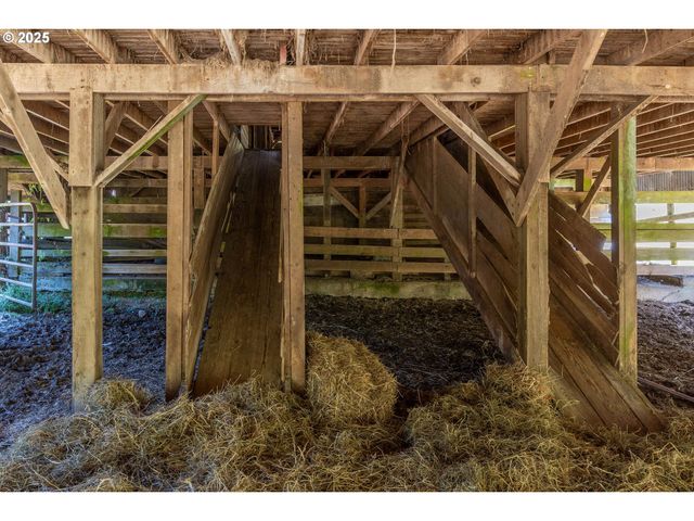 92433 Ward Creek Ln, Myrtle Point, OR 97458