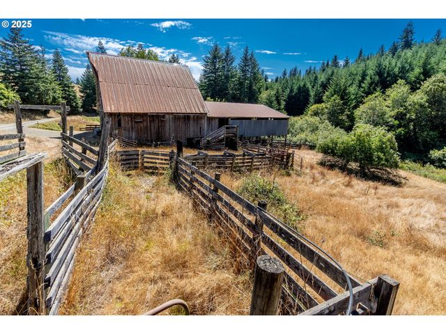 92433 Ward Creek Ln, Myrtle Point, OR 97458