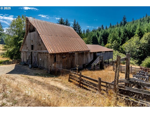 92433 Ward Creek Ln, Myrtle Point, OR 97458