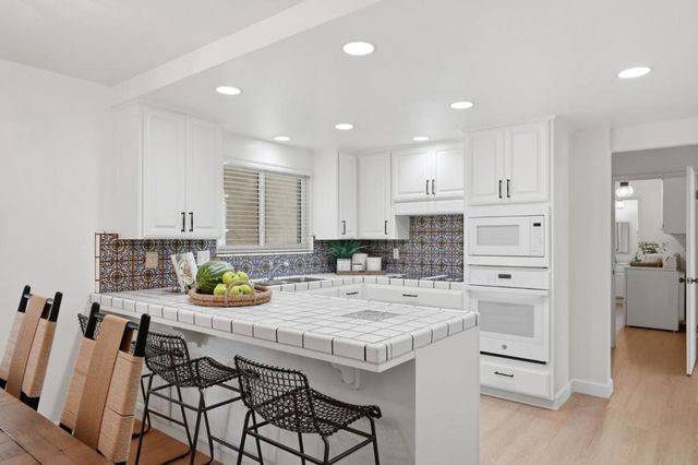 152 Vi­a De Tesoros, Los Gatos, CA 95032