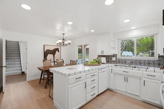 152 Vi­a De Tesoros, Los Gatos, CA 95032
