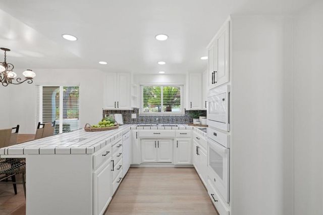 152 Vi­a De Tesoros, Los Gatos, CA 95032