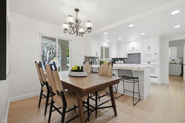 152 Vi­a De Tesoros, Los Gatos, CA 95032
