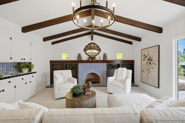152 Vi­a De Tesoros, Los Gatos, CA 95032