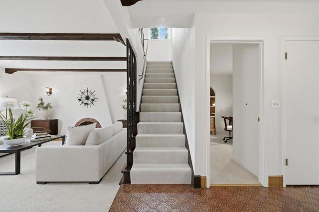 152 Vi­a De Tesoros, Los Gatos, CA 95032