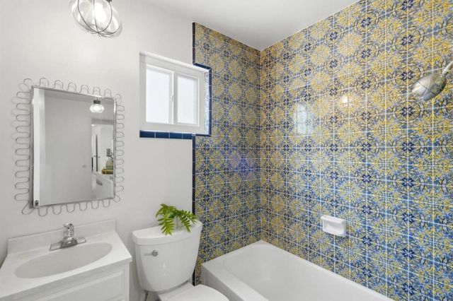 152 Vi­a De Tesoros, Los Gatos, CA 95032