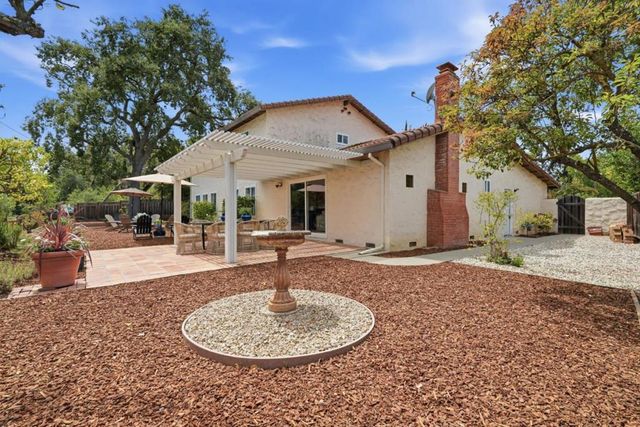 152 Vi­a De Tesoros, Los Gatos, CA 95032