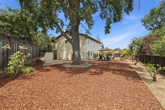 152 Vi­a De Tesoros, Los Gatos, CA 95032