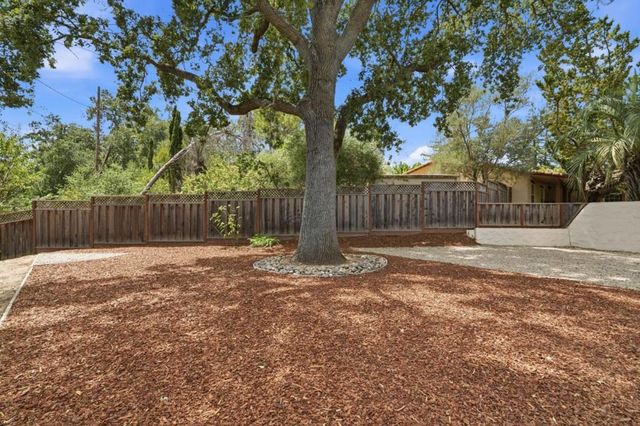 152 Vi­a De Tesoros, Los Gatos, CA 95032