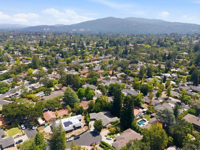 152 Vi­a De Tesoros, Los Gatos, CA 95032