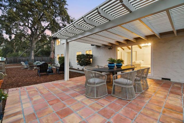 152 Vi­a De Tesoros, Los Gatos, CA 95032