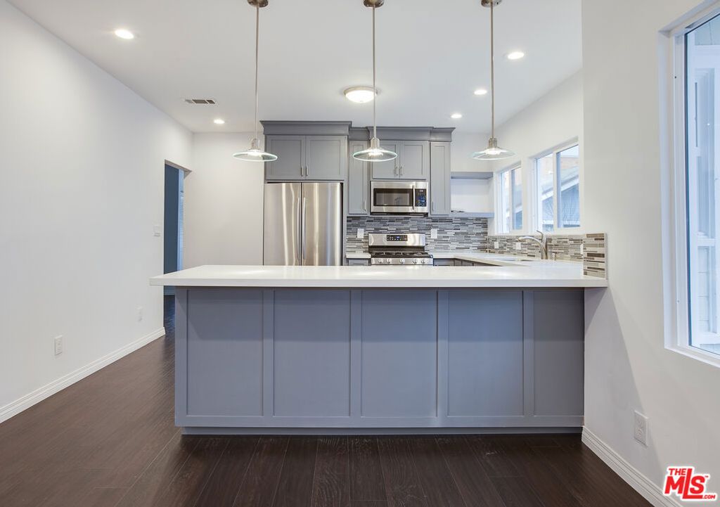 2765 W 8th Street, Los Angeles, CA 90005 — photo 3