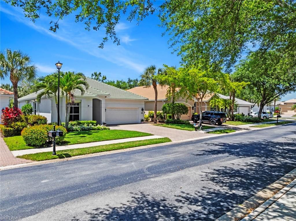 3599 Grand Cypress DR, NAPLES, FL 34119 — photo 2