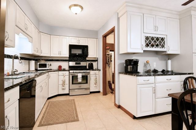 5566 River Road, Madison, OH 44057